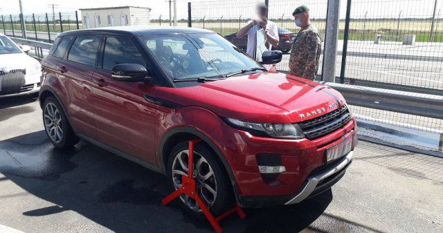В КПВВ «Каланчак» пограничники обнаружили дорогой внедорожник, угнанный в Киеве 5 лет назад