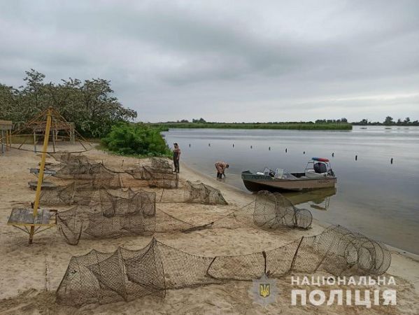 Водные полицейские Херсонщины за вчера обнаружили 15 незаконных орудий лова