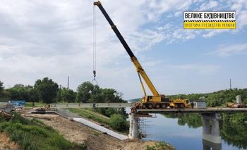 На мосту через Північно-Кримський канал змонтовано металеву прогонову будову