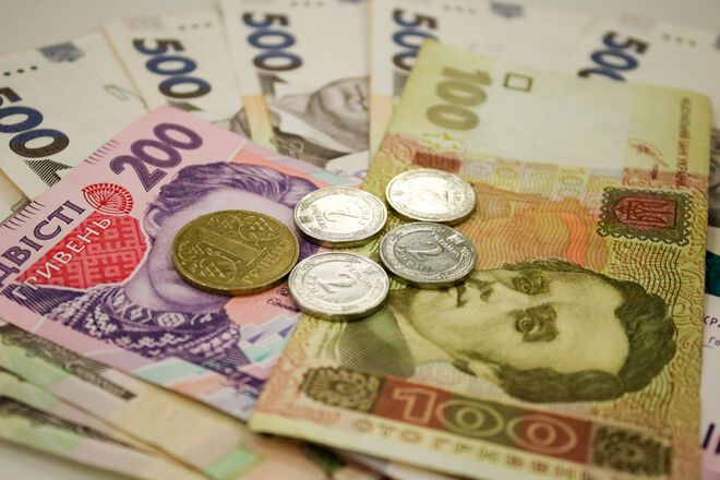 Украинцы бросились гасить зимние доги за коммуналку: на сколько подорожали ЖКУ за год
