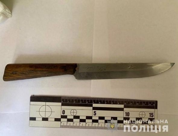 В Херсоне разыскали мужчину, который ударил ножом знакомую