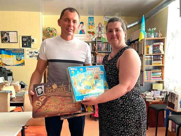 Херсонским детям подарили развивающие игры