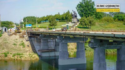 Реконструкція мосту через Північно-Кримський канал триває