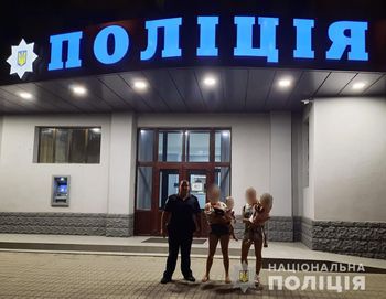 У Херсоні поліцейські склали протокол на жінку, яка у нетверезому стані гуляла з 2-річною дитиною