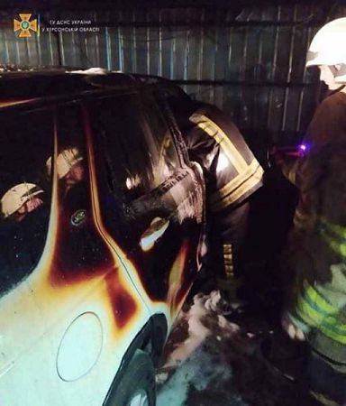 У Херсоні знову підпалили автостоянку