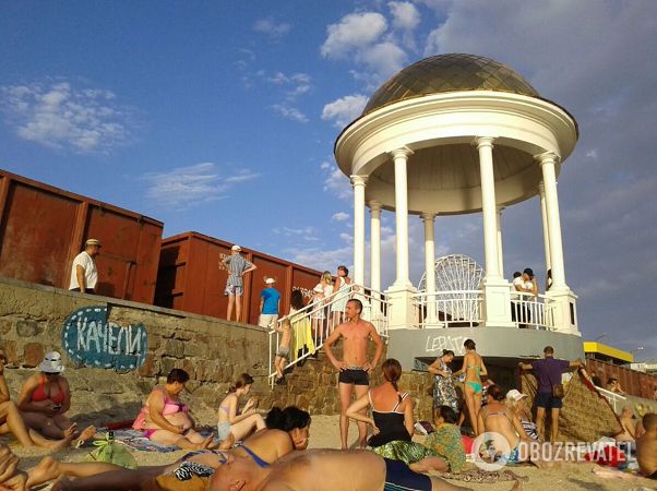 В Бердянск ездят прямые поезда и регулярные автобусы