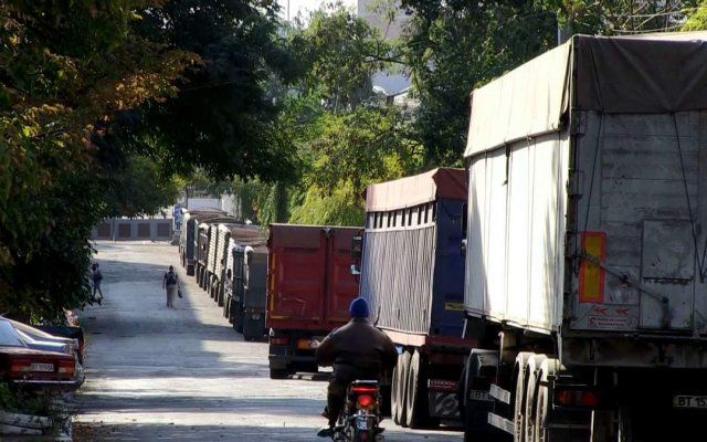 Власти Херсона намерены привлечь портовых операторов к ремонту дорог