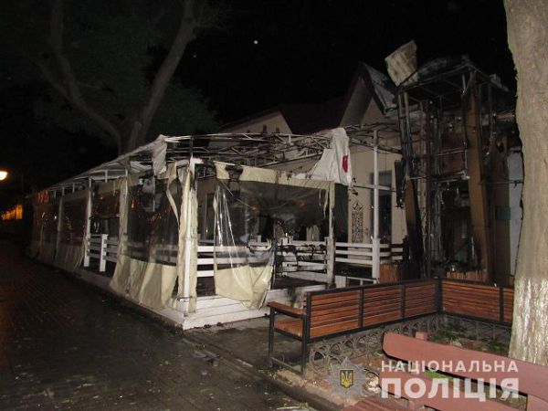 Полицейские установили поджигателей кафе по улице Суворова в Херсоне