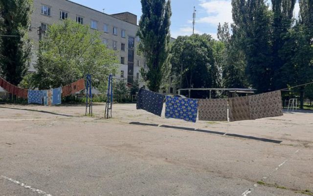 В Херсоне спортивные площадки детям не нужны — там сушат бельё