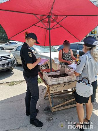 Поліція продовжує боротьбу з осередками стихійної торгівлі