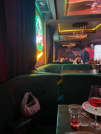 В Херсоне посетительница устроила скандал в кафе из-за протухшего мяса