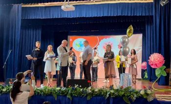 Депутат обласної ради, голова ГО «Єдиний Щит» Валерій Літвін привітав випускників Бериславського фахового педагогічного коледжу
