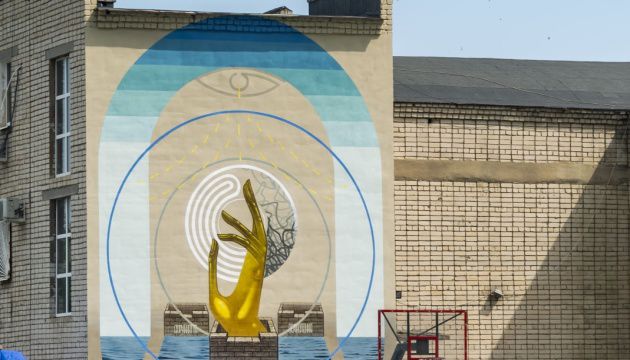 В Каховке создали первый в Украине мурал на тему медиаграмотности