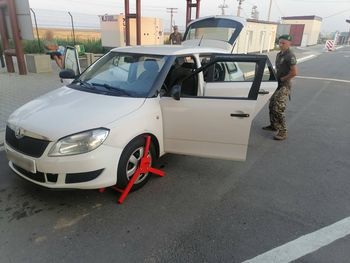 Службовий пес прикордонників завадив киянину провести наркотики через адмінмежу