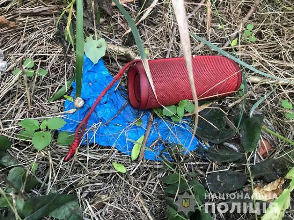 В Херсоне полицейские разоблачили двух молодых людей, которые ограбили 17-летнего парня
