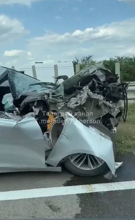 Элитное авто залетело под прицеп КАМАЗа на трассе между Херсоном и Николаевом