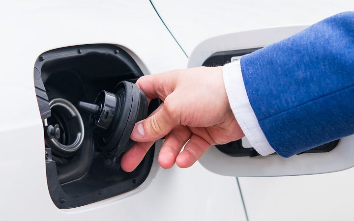 Как заправщики на АЗС обманывают водителей – несколько хитростей