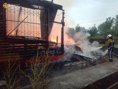 В дачу біля Дніпра в будинок влучила блискавка - рятувальники загасили пожежу