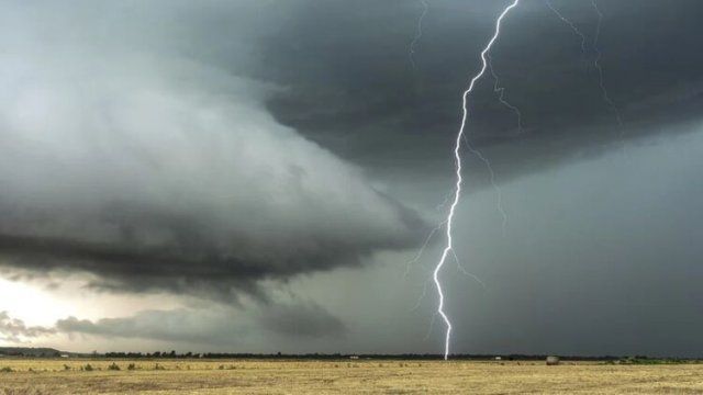 В Украине пройдут сильные ливни, град и шквалы: синоптики дали прогноз на пятницу