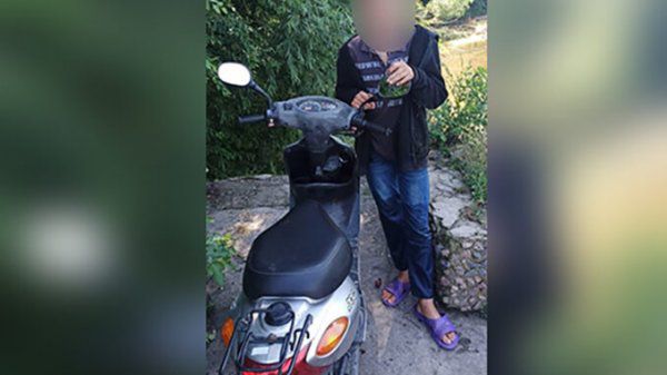 В Каховке 11-летний мальчик угнал мопед