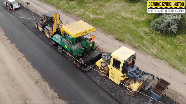 В рамках "Большой стройки" начали ремонт дороги  на участке трасса М-17  - Крынки - граница Каховского района