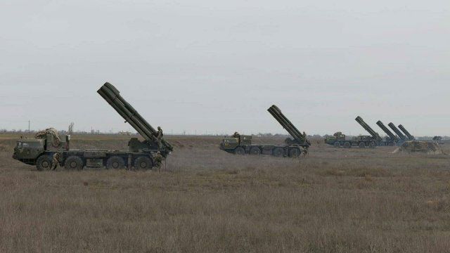 Отражали авиаудары: военные провели учения на границе с Крымом
