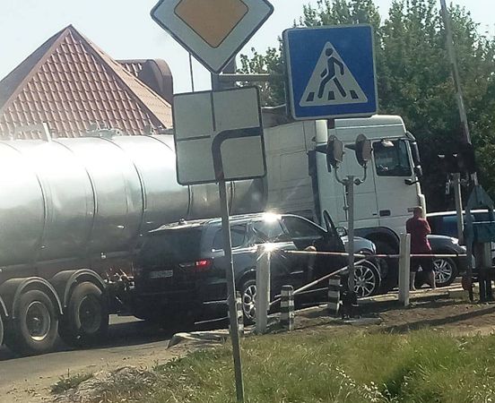 ДТП на ж/д переезде в Херсоне стало причиной большого автомобильного затора
