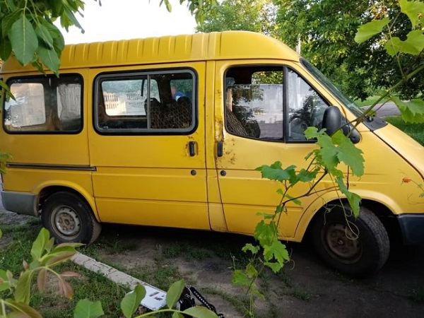 В Высокополье полицейские задержали 21-летнего угонщика микроавтобуса
