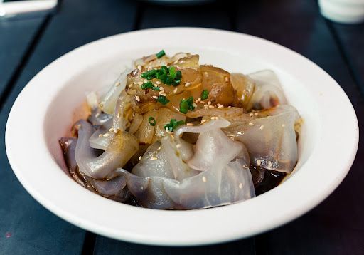 На курортах Азовского моря начали готовить и есть медуз: фото и рецепт вкуснятины