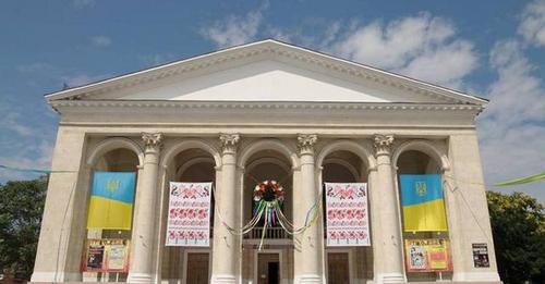 Книга просит у облсовета почти 2 млн грн на зарплату для театра