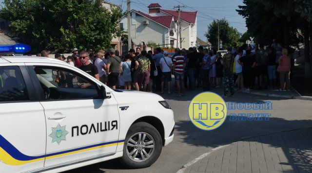 Митингующие с Арабатской Стрелки под горсоветом встретились с главой Генической ОТГ