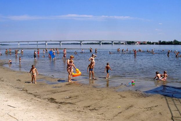 На Молодежном пляже зафиксировано отклонение в качестве воды