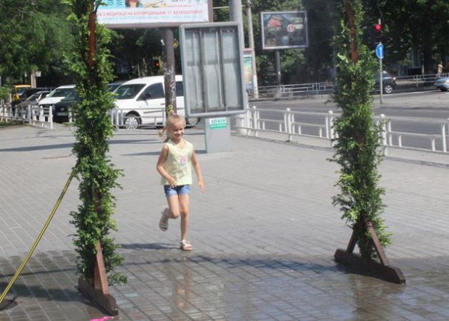 В Херсоне устанавливают охлаждающие рамки