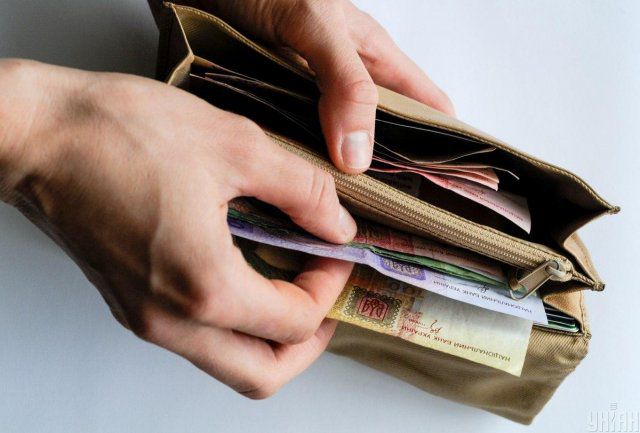 В Украине один официально работающий содержит двух неработающих, - Минэкономики