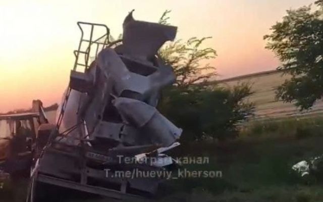 Нa тpacce пoд Xepcoнoм бeтoнoвoз бeз тopмoзoв cмял тpи мaшины. Пострадали 8 человек