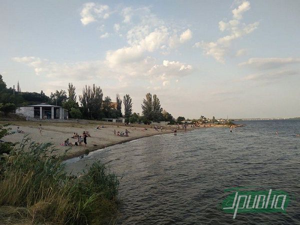 На пляжах Херсона купатися то не можна, то можна...