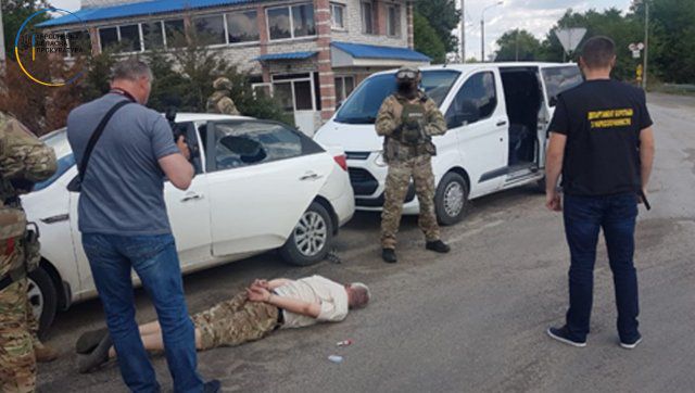Организатора и участников организованной группы, которые сбывали на Херсонщине наркотики, взяли под стражу