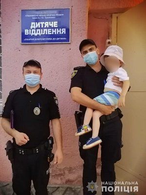 В Херсоні поліцейські тимчасово вилучили з родини малюка через батьківський недогляд