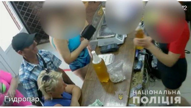 В Херсоне полиция разыскивает мужчину, который в центре города зарезал прохожего
