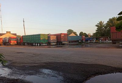 На дорогах Херсонщини повно вантажівок - місць для відстою не вистачає