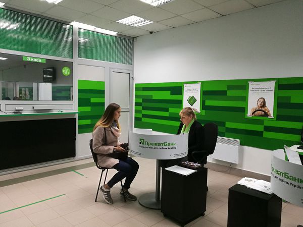 В НБУ объяснили, почему ПриватБанк и Ощадбанк начали массово закрывать отделения