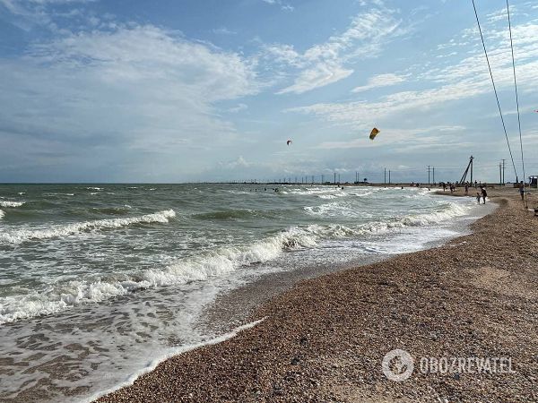 В конце Федотовой косы находится курортный поселок Степок с широкими песчаными пляжами