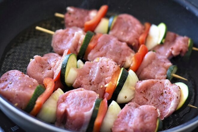 Наплыв импортного мяса: с начала года выросли заграничные поставки курятины и свинины