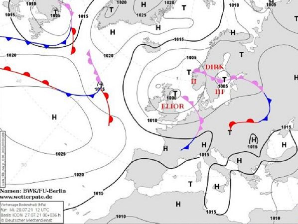 На Украину надвигаются два мощных циклона с дождями, градом и ураганным ветром