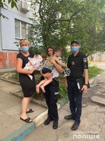 В Херсоні поліцейські та служба у справах дітей вилучили з родини двох малюків за злісний недогляд