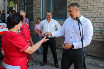 Медичні заклади трьох тергромад отримали автомобілі швидкої допомоги та апарати ШВЛ