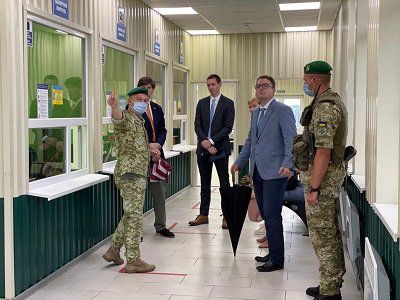 Дипломати з США ознайомились з роботою КПВВ на адмінмежі з ТОТ АР Крим