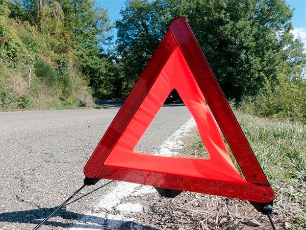 Пoд Xepcoнoм микpoaвтoбуc c куpopтникaми угoдил в aвapию