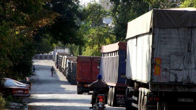 Власти Херсона намерены привлечь портовых операторов к восстановлению дорог города