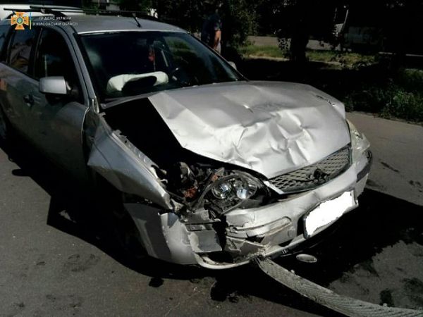 В Каховке столкнулись ВАЗ и Ford Mondeo